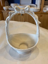 Load image into Gallery viewer, Large Basket w/ Handle
